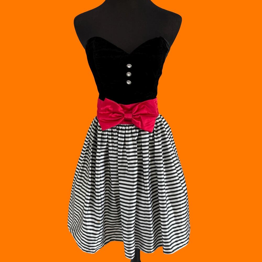 90's vintage velvet striped sweetheart corset prom dress Size 7/8 gunne sax